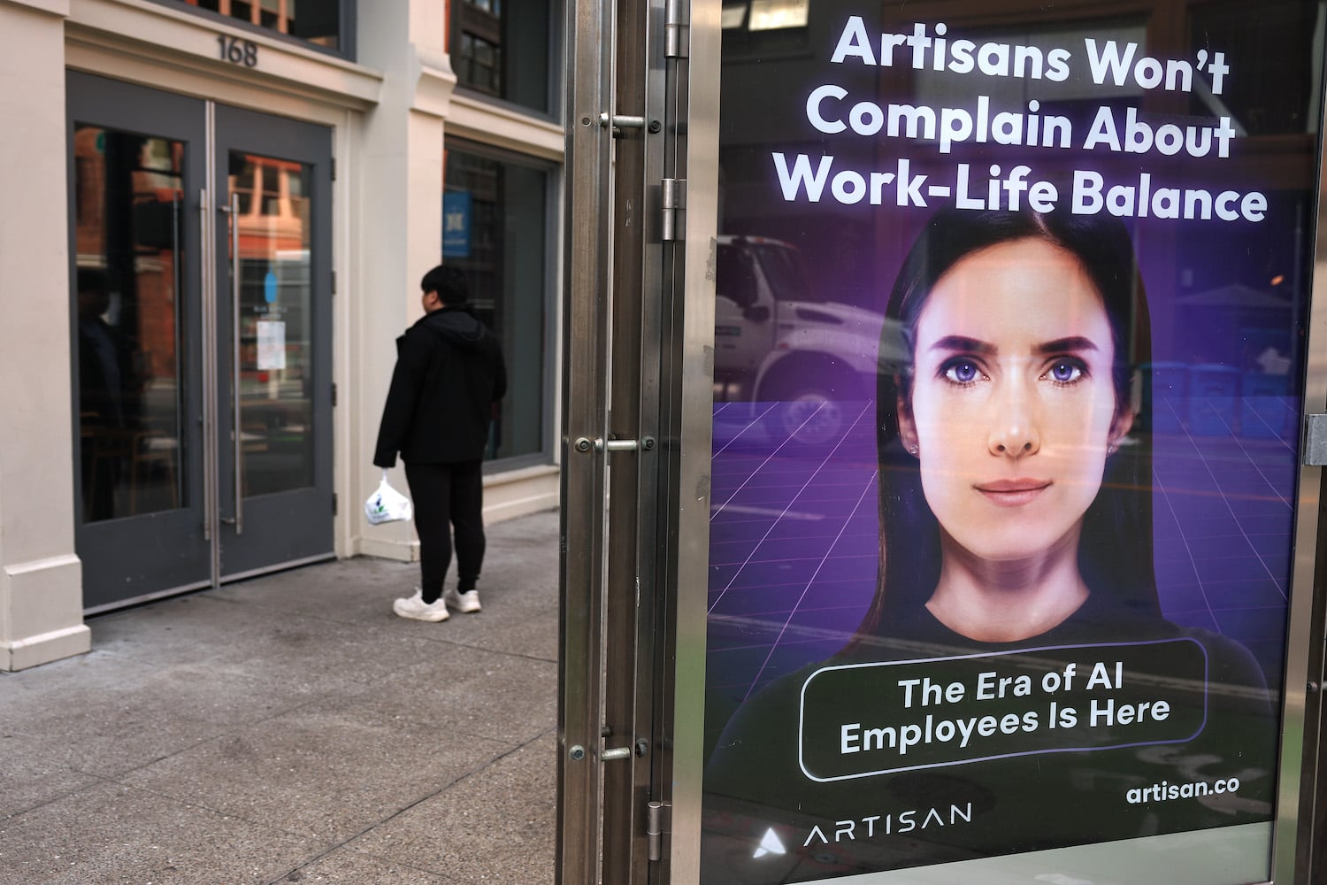AI创业公司Artisan的招聘哲学：为什么“停止招聘人类”只是营销噱头？